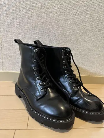 H&M 레이스업 부츠 블랙