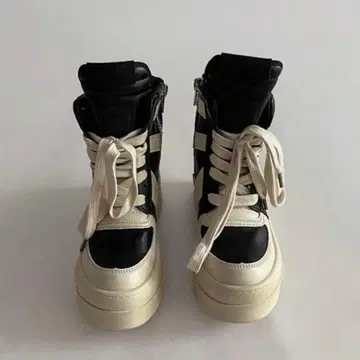 통굽 숏부츠 하이컷 스니커즈 블랙 x 화이트 22.5~23cm