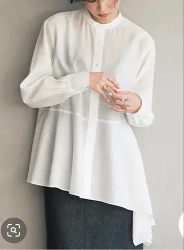 23구 비대칭 시어 블라우스