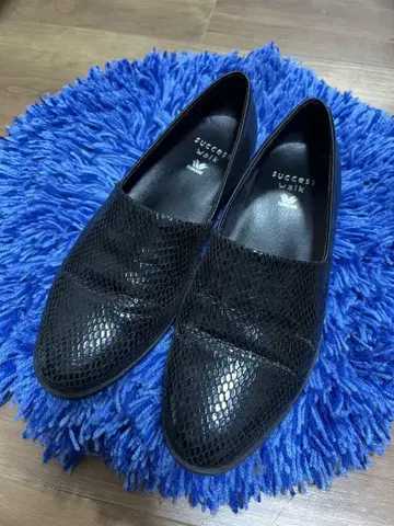 새상품급 와코루 셀렉트 워크 블랙 슬립온 22cm