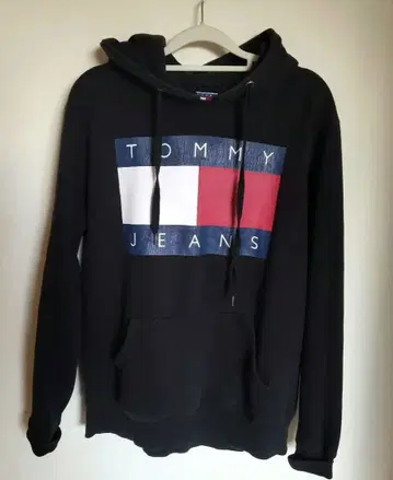 TOMMY JEANS 블랙 후드 부착 후드티