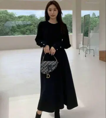 Birthday Bash 라메 원단 펄 버튼 부착 A라인 원피스 M