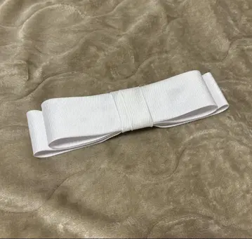 화이트 리본 모자 꽁지