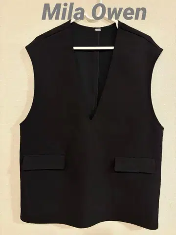 Mila Owen 블랙 V넥 베스트