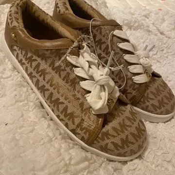 마이클코어스 스니커즈 미사용 새상품