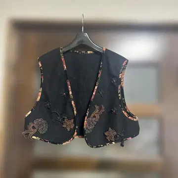 모티브 부착 베스트