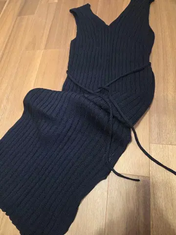 새상품 정가 28080엔 THE IRON 니트 슬리브리스 원피스