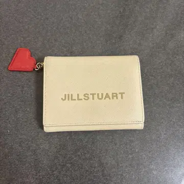 JILLSTUART 베이지 하트 참 포함 접이식 지갑