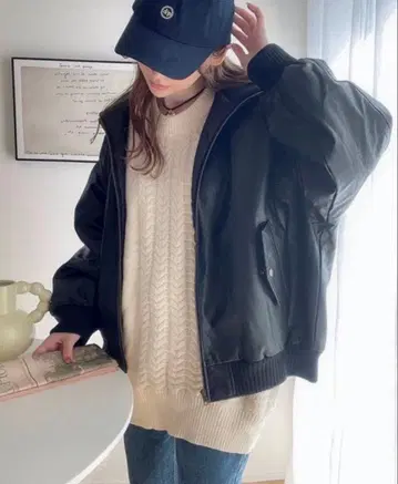JaVa. 블랙 봄버 자켓