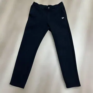 NEW ERA 테크 맨투맨 테이퍼드 팬츠 블랙