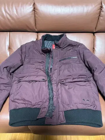 GUESS 와인 레드 다운 자켓 L 사이즈