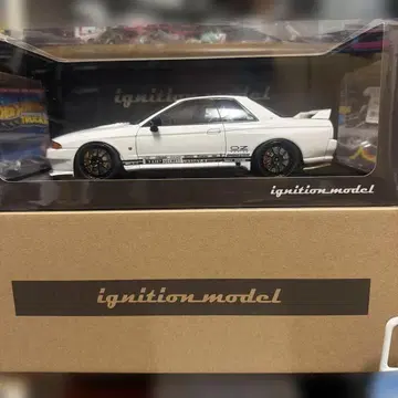 ignition model GT-R R32 1/18 미니카