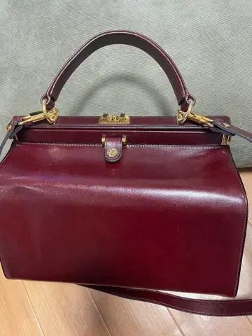 닥터 숄더백 보르도 GOLD PFEIL 버건디