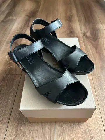 CAMPER 블랙 캠퍼 가죽 샌들