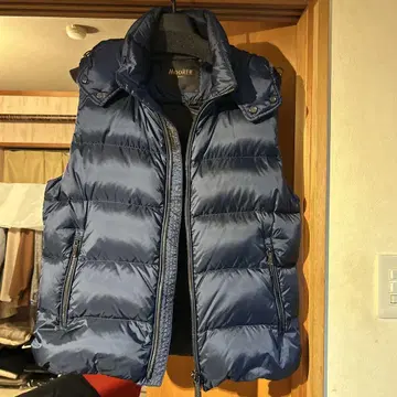 MooRER 다운 베스트 새상품급입니다