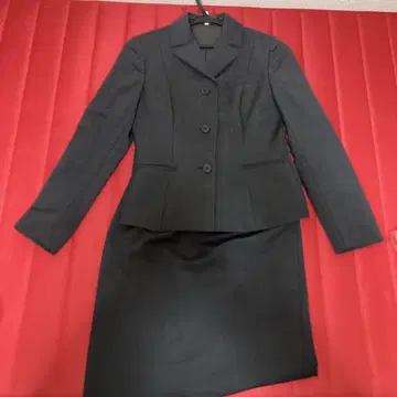 다크 그레이 스커트 수트 3개 버튼