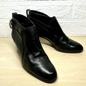 international 가죽 블랙 숏부츠 22.5cm