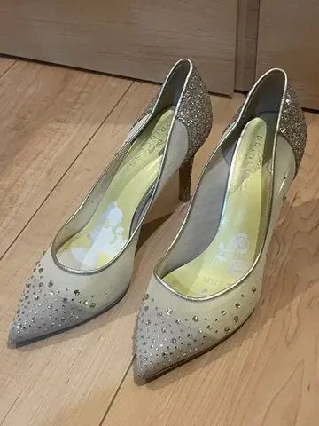 비쥬 장식 베이지 하이힐 8cm