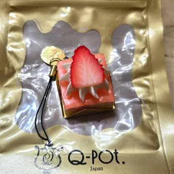 Q-pot 스트로베리 딸기 케이크 스트랩 키링