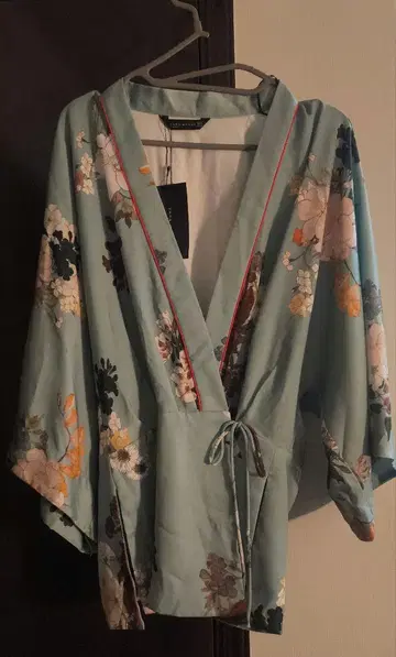 ZARA WOMAN 꽃무늬 셔츠 M 사이즈