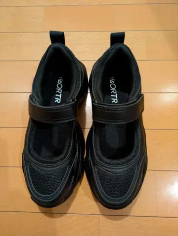 ORTR 블랙 스니커즈 벨크로 테이프 포함