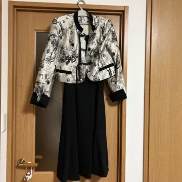 화이트 블랙 플라워 무늬 자켓과 드레스 세트 M 사이즈