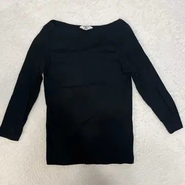 오라리 이에나 별주 티셔츠 보트넥 블랙