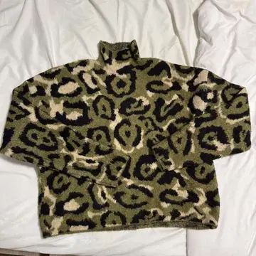 ZARA 레오파드 무늬 하이넥 니트