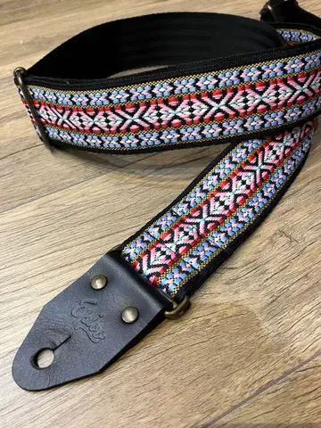 컬러풀한 기타 스트랩
