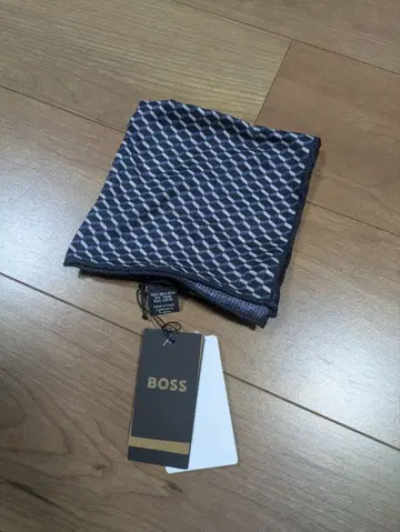 [택 포함 새상품/정가 2.2만 엔] BOSS 실크 100% 포켓 치프