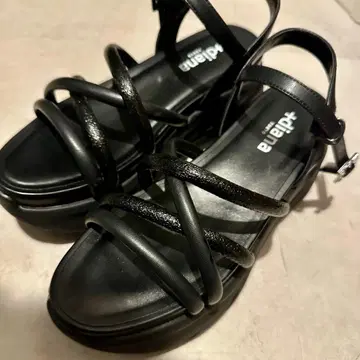diana 블랙 스트랩 샌들 23.5cm