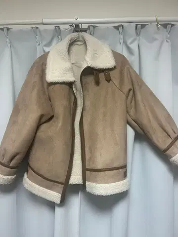 아즈노우아즈 무스탕 자켓 베이지