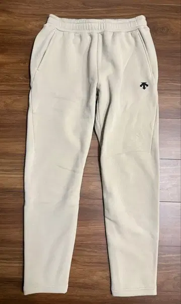 Descente 베이지 슬림핏 조거 팬츠