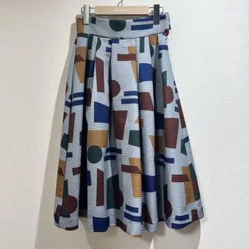 UNITED TOKYO 유나이티드 도쿄 플레어 스커트 기하학 패턴