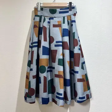 UNITED TOKYO 유나이티드 도쿄 플레어 스커트 기하학 패턴