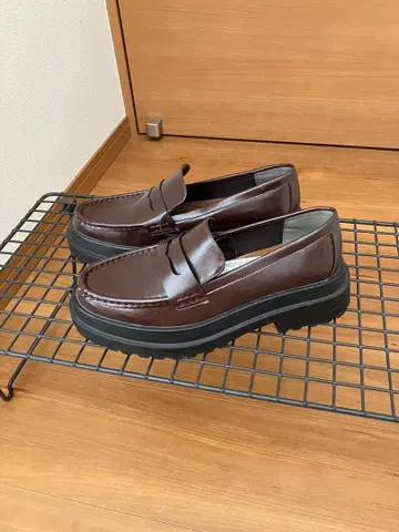 브라운 가죽 통굽 로퍼 GU 통굽 로퍼
