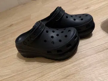 CROCS 메가크러쉬 크로그 통굽 블랙