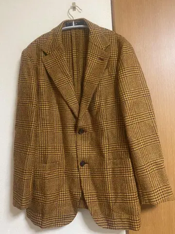 브라운 계열 체크 무늬 테일러드 자켓