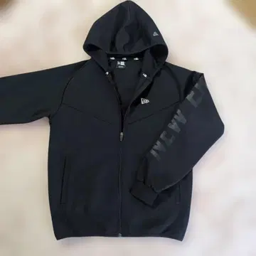 새상품급 NEW ERA 블랙 풀 집업 후드티 MEDIUM