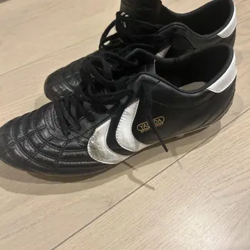 YASUDA 축구화 스파이크 블랙/화이트