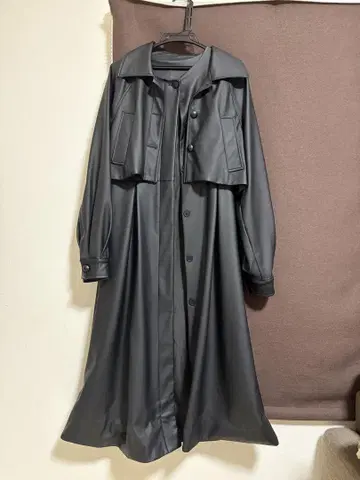 블랙 합성 피혁 롱 코트
