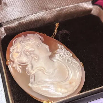 카메오 브로치