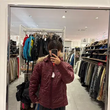 다운 자켓 빨간색 RED 레드 퍼 부착 짧은 기장