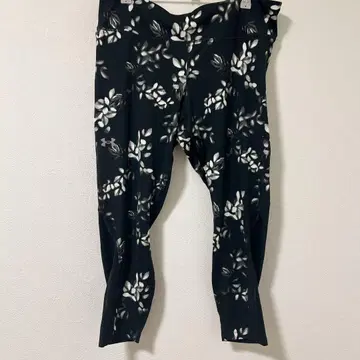 Under Armour 꽃무늬 컴프레션 팬츠 XL