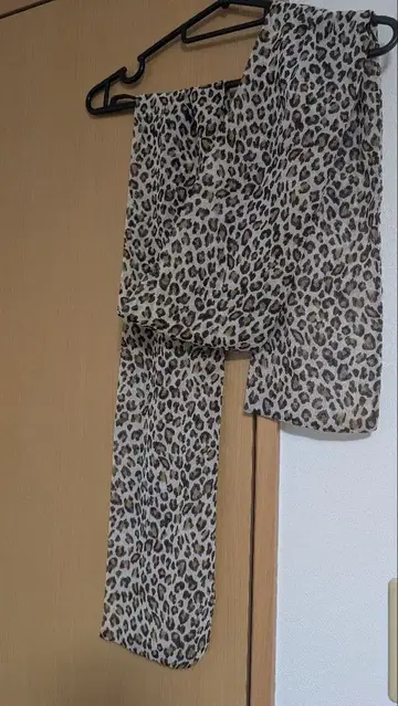 레오파드 무늬 쉬폰 스톨