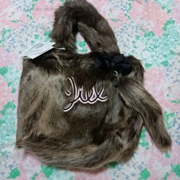 질스튜어트 브라운 퍼 토트백 Jill 자수 포함 새상품
