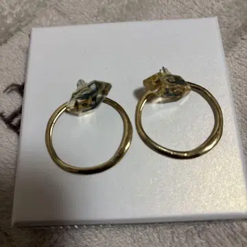 골드 후프 투명 장식 귀걸이