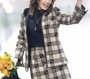 엠즈 그레이시 까멜리아 로고 체크 무늬 자켓