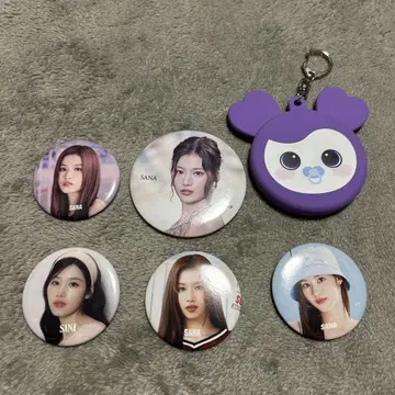 SANA 핀 배지 5개 세트와 배지 케이스