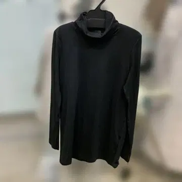 스콧 클럽 새상품 블랙 터틀넥 긴팔 상의 가격 인하